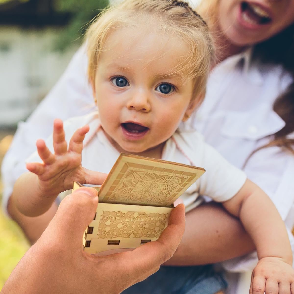 Daughter Gifts from Dad, Wooden Music Box, Dad to Daughter Gifts, Suitable for Birthday/Christmas/Keepsake