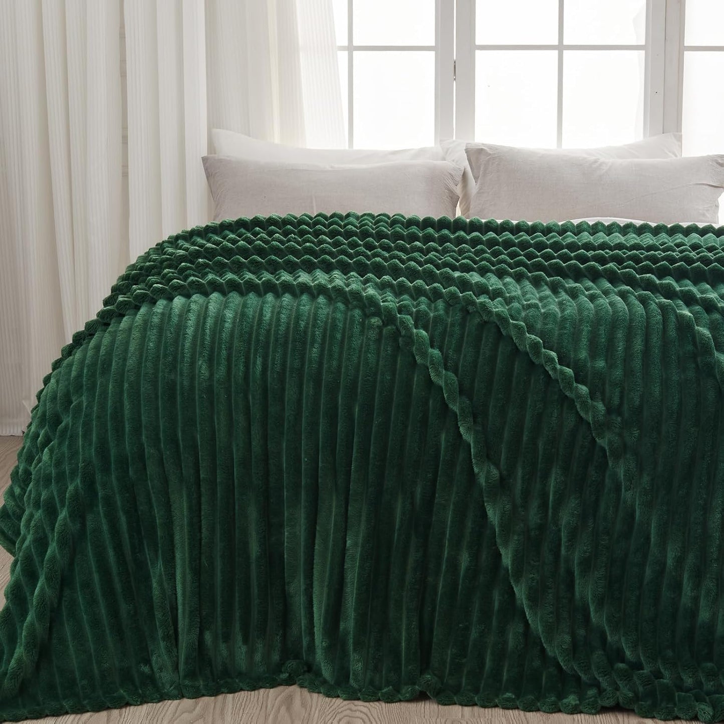 NEWCOSPLAY Super Soft King Blanket Dark Green Premium Silky Flannel Fleece 3D Ribbed Jacquard Lightweight Bed Blanket All Season Use (Dark Green Ribbed, King(90"x110"))