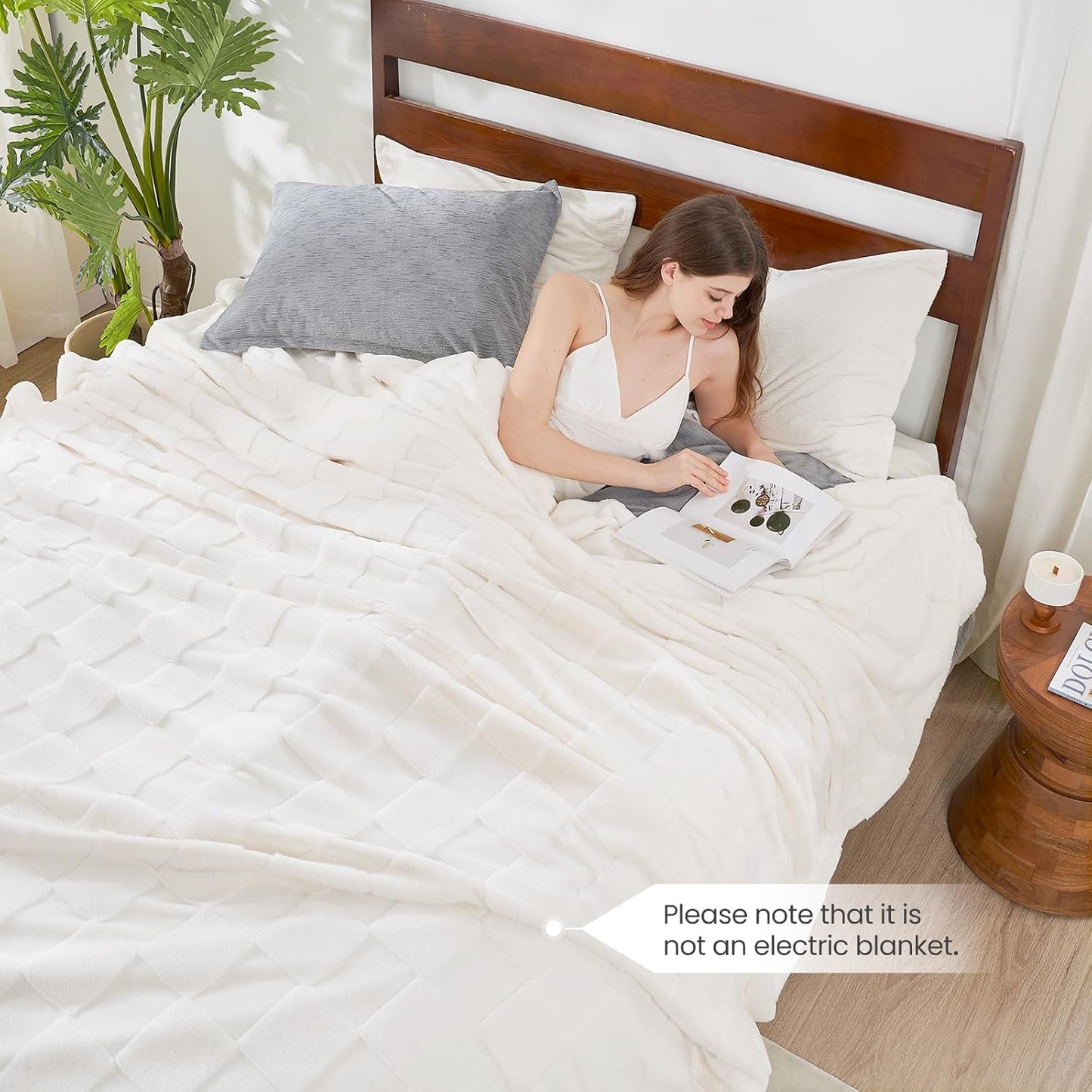 Cozy Bliss Checkered White Large Faux Rabbit Fur California King Size Bed Blanket, Soft Fuzzy Fluffy Minky Cream Furry Blankets for Couch, Bed (90 * 108 Inches Ivory)