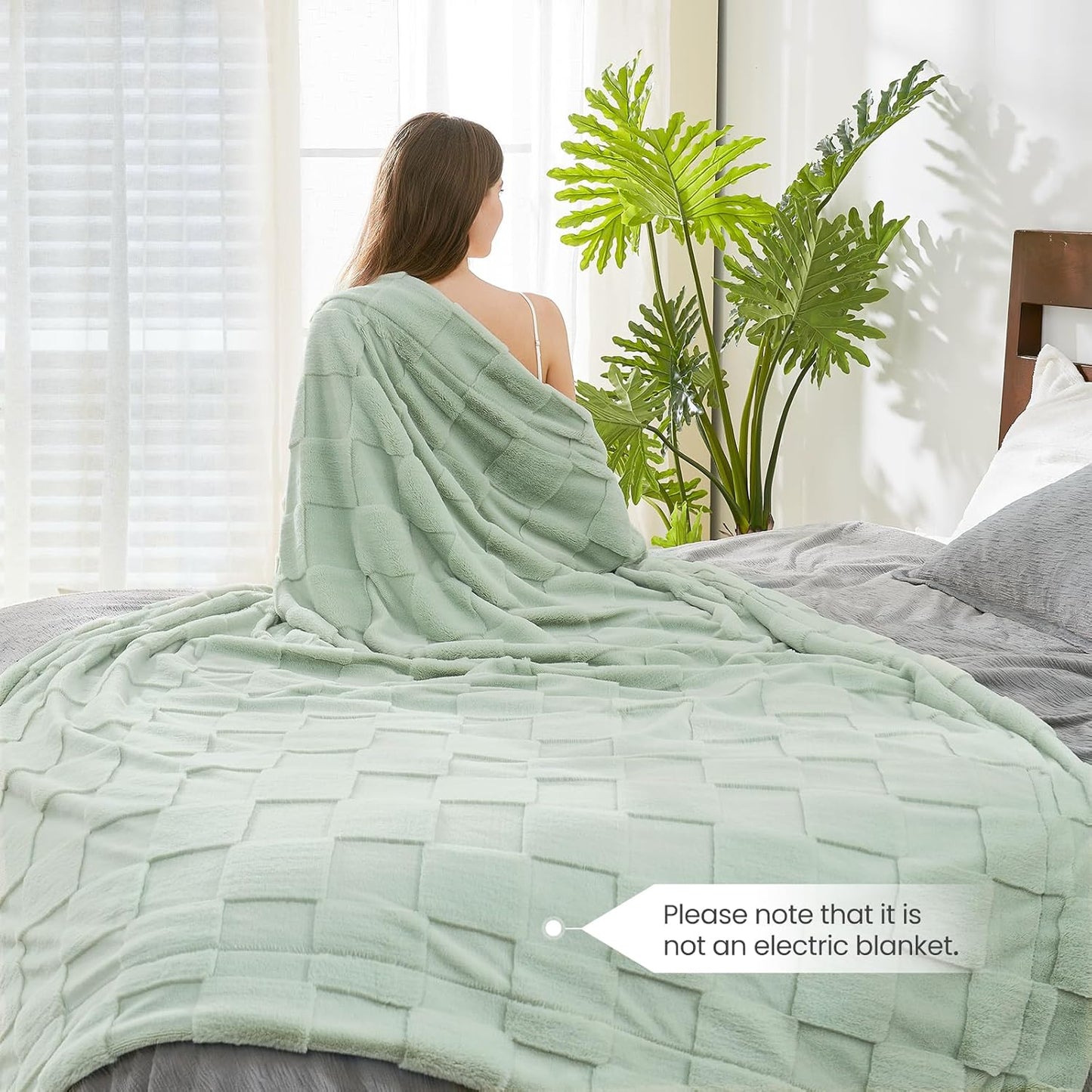 Cozy Bliss Checkered White Faux Rabbit Fur Throw Blanket, Soft Fuzzy Fluffy Minky Cream Furry Blankets for Couch, Bed (Sage Green, King(108" x 90")