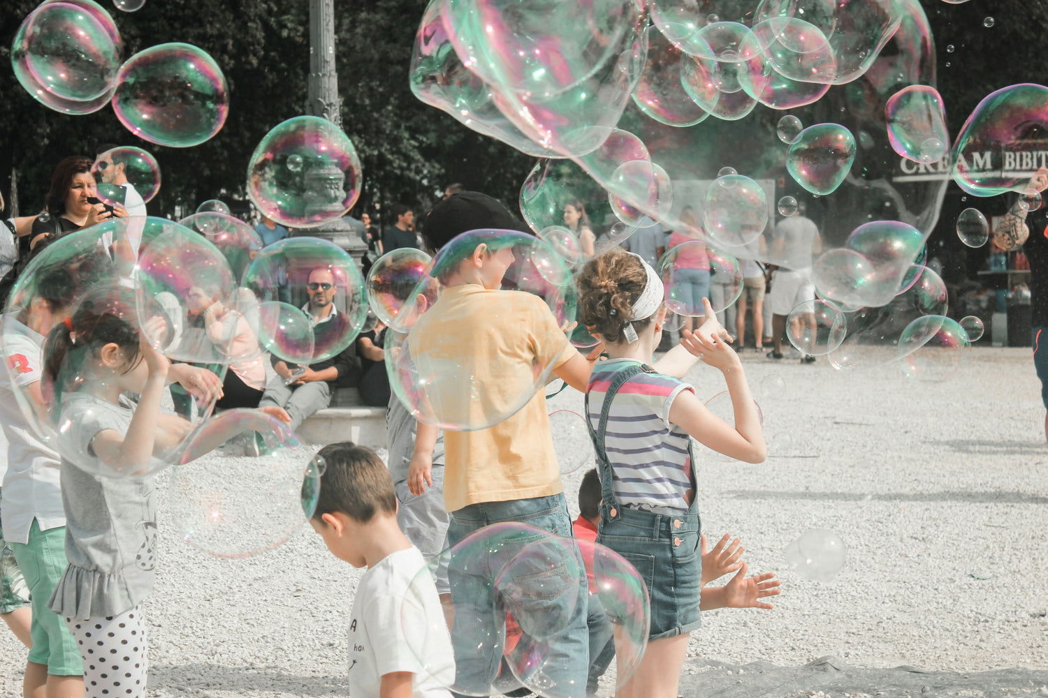 bubble machines	party bubble makers	outdoor fun