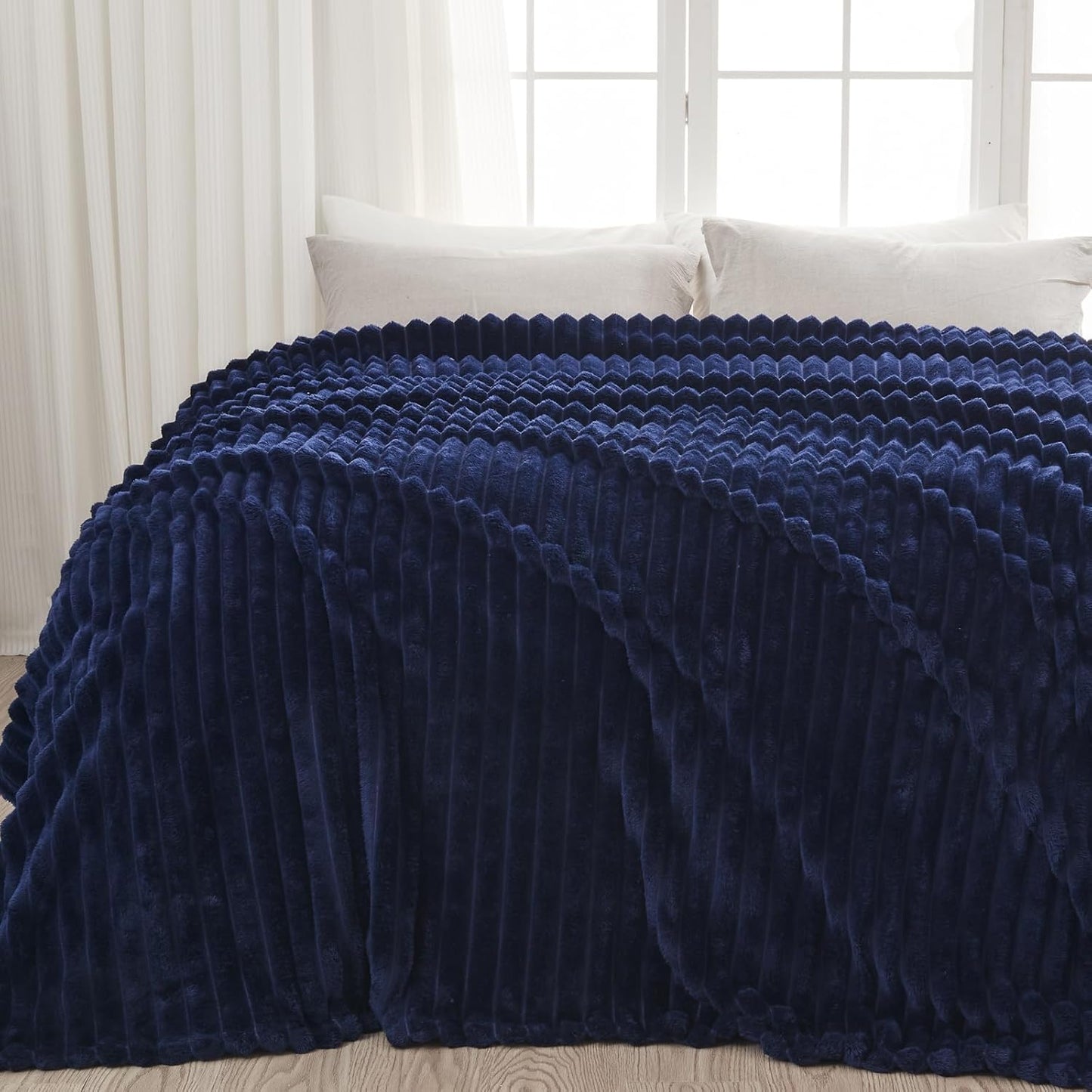NEWCOSPLAY Super Soft King Blanket Dark Navy Premium Silky Flannel Fleece 3D Ribbed Jacquard Lightweight Bed Blanket All Season Use (Dark Navy Ribbed, King(90"x110"))