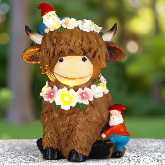 Highland Cow Solar Powered Outdoor Garden Statue, Funny Resin Highland Cow Statue with Solar Light Lantern, Birthday Gifts for Women Mom Highland Cows Figurine for Yard Garden Patio Lawn Ornaments