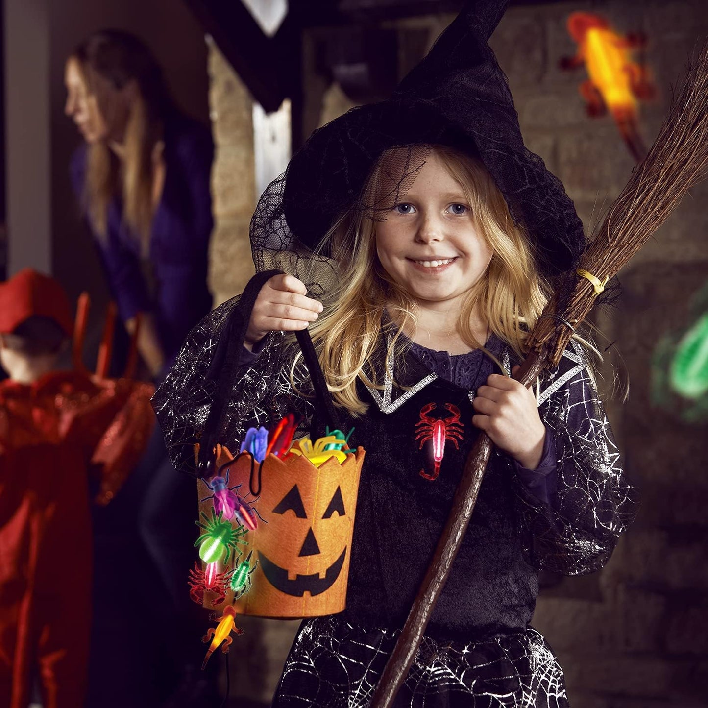 SpringFlower 60pcs Halloween Glow Critters Set for Halloween Party Favor,18 Critters Toys and 42 Glow Sticks, Glow in The Dark Party Favors, Halloween Goodie Bag Fillers, Halloween Miniatures.