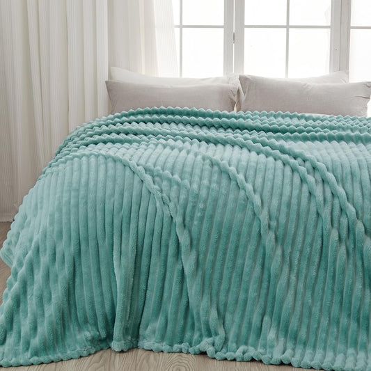 NEWCOSPLAY Super Soft King Blanket Mint Green Premium Silky Flannel Fleece 3D Ribbed Jacquard Lightweight Bed Blanket All Season Use (Mint Green Ribbed, King(90"x110"))