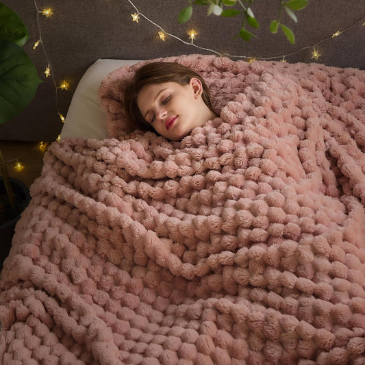 NEWCOSPLAY Super Soft King Blanket Pink Premium Silky Flannel Fleece 3D Clouds Stylish Jacquard Lightweight Bed Blanket All Season Use 350GSM (Pink, King(90"x110"))