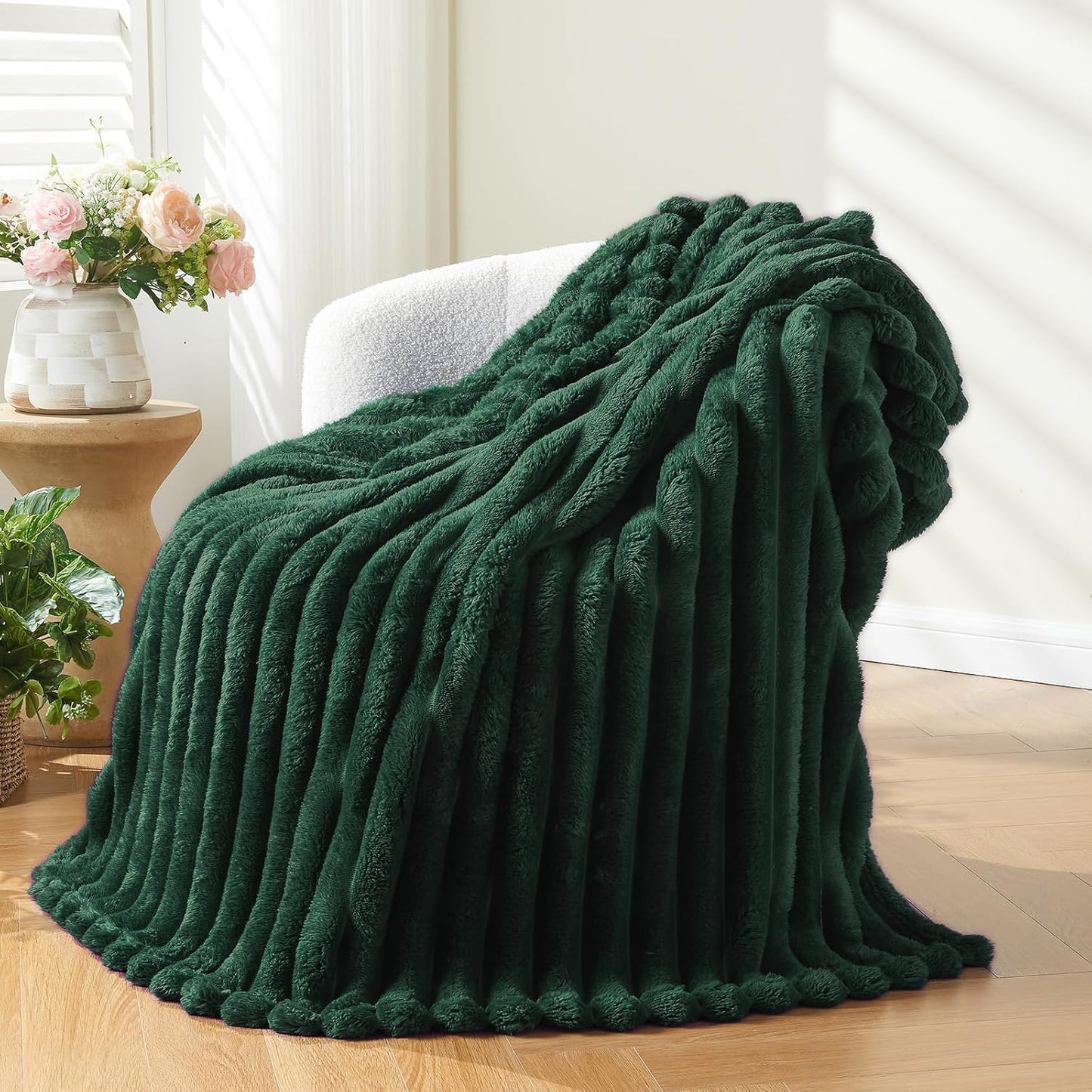 NEWCOSPLAY Super Soft Throw Blanket Dark Green Premium Silky Flannel Fleece 3D Ribbed Jacquard Lightweight Bed Blanket All Season Use (Dark Green Ribbed, Throw(50"x60"))