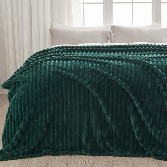 NEWCOSPLAY Super Soft King Blanket Green Premium Silky Flannel Fleece 3D Ribbed Jacquard Lightweight Bed Blanket All Season Use (Green Ribbed, King(90"x110"))